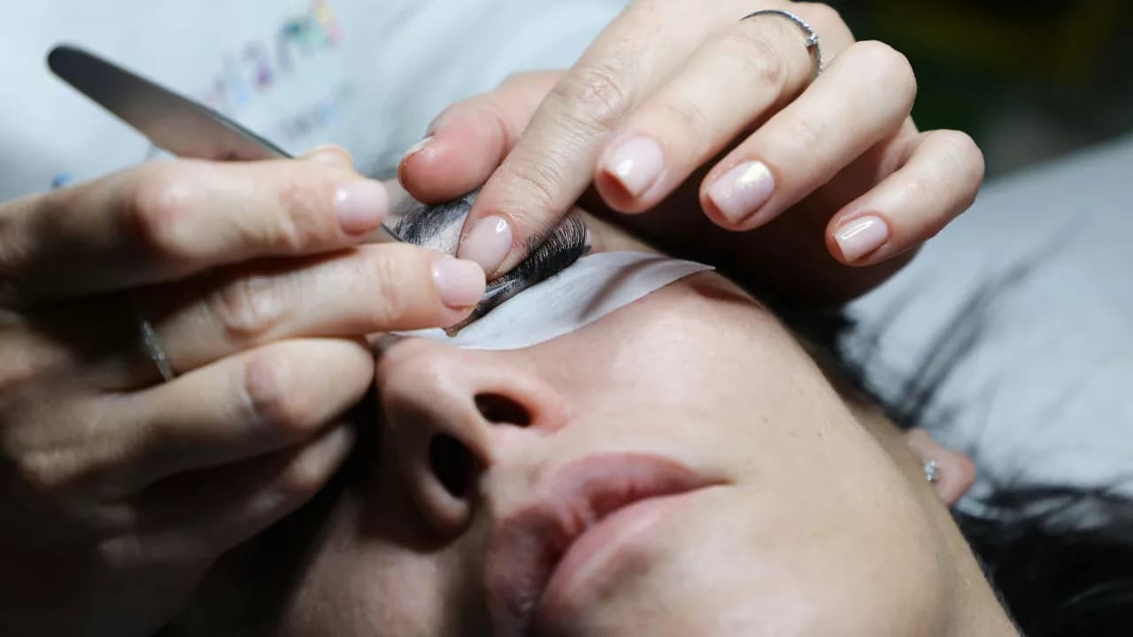 Lash Removal